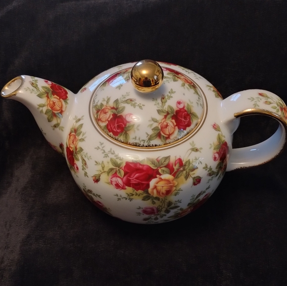 VTG. "Old Country Roses" Tea Pot - Picture 6 of 6